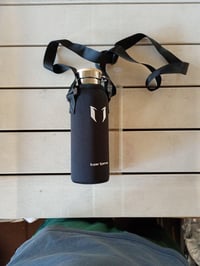 Detská termoska Super Sparrow s neoprénovým obalom a nastaviteľným ramenným popruhom, 500 ml, čierna, nehrdzavejúca oceľ, prevedenie so slamkou 2