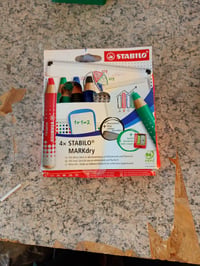 Set de markere cu creion STABILO MARKdry pentru tablă și flipchart, 4 bucăți - Negru, Albastru, Roșu, Verde - cu mină XXL, ascuțitoare și lavetă de șters 2