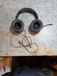 Káblové herné slúchadlá JBL Quantum 100 s mikrofónom, čierne - použité, opotrebované — Známky používania sú viditeľné (stav: pozri 2. obrázok) 2