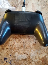 Controler wireless Nintendo Switch Pro pentru Nintendo Switch — partea din spate pătată și ușor lipicioasă (stare: vezi imaginea a 2-a) 2