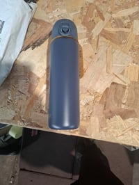 Oceľová fľaša na vodu Ion8 600 ml, tmavomodrá, nepriepustná, otváranie jednou rukou, bez obsahu BPA, vhodná do umývačky riadu — vyskúšaná (stav: pozri 2. obrázok) 2