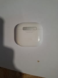 Căști wireless Bluetooth Apple AirPods 4 cu anulare activă a zgomotului, sunet adaptiv, sunet spațial personalizat, carcasă de încărcare USB-C, utilizate 3