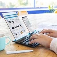 Silvergear vezeték nélküli billentyűzet telefon- és tablettartóval, QWERTZ, fekete 3
