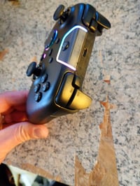 EasySMX X05 Pro Vezeték nélküli kontroller – Hall joystick — hibás, részben működik: RB és M2 gomb nem működik (állapot: lásd a 2. képet) 3