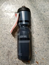 Cyklistická fľaša Zefal Magnum Pro 975 ml v dymovo čiernej farbe, s poškriabaným povrchom, plne funkčná (stav: pozri 2. obrázok) 4