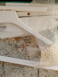 Suport pentru haine HAKU, din lemn masiv, alb, 47x102x36 cm — defect — defect, pentru piese de schimb: piesă de umăr ruptă (stare: vezi a 2-a fotografie) 4