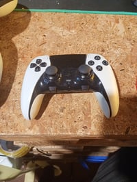 Bežični kontroler PlayStation DualSense Edge — neispravan, djelomično radi: nedostaje kabel za punjenje i dodatna oprema (stanje: vidi 2. sliku) 2
