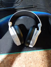 Herná headset Trust GXTrust Forta pre PlayStation 5, oficiálne licencovaný, biely, 50 mm meniče, 3D zvuk, odnímateľný mikrofón, 3,5 mm jack 2