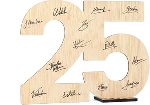 CONTRAXT Drvena rođendanska čestitka za 25. rođendan - srebrni jubilej - poklon za godišnjicu braka - sa stolnim stalkom, personalizirana čestitka