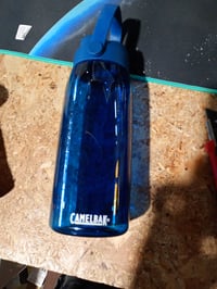 Cyklistická fľaša CamelBak Thrive Chug, 1 liter, oxfordská modrá, nepriepustná, s mäkkým náustkom – použitá (stav: pozri 2. obrázok) 2