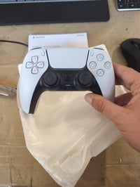Sony DualSense vezeték nélküli kontroller PS5 fehér - Hibás — hibás, részben működik: bal analóg driftel (állapot: lásd a 2. képet) 2