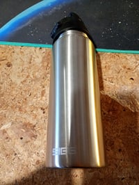 SIGG Shield ONE rozsdamentes acél kulacs, ezüst (Brushed), 0,75 L - használt állapot, szivárgásmentes (állapot: lásd a 2. képet) 2