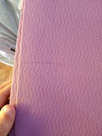 Eulihent Összehajtható Jógaszőnyeg 183x61x0,4 cm Lila, Csúszásmentes Utazó Fitnesz — gumi szakadás a matracon (állapot: lásd a 2. képet) 3