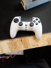 Controller Wireless JORREP pentru PS4/PS5 – Iluminare RGB, Vibrații Duble, Turbo, Senzor de Mișcare, Baterie 1500 mAh, Alb – 3