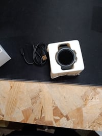 PTHTECHUS 4G GPS okosóra gyerekeknek, SOS, videohívás, IP68 — hibás, alkatrésznek: nem veszi fel a töltést (állapot: lásd a 2. képet) 2