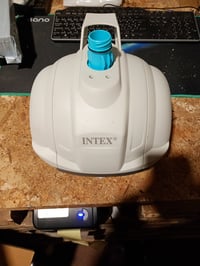 Automatický bazénový vysávač Intex ZX50 Krystal Clear s pripojením na saciu stranu, 0,8 l nádoba, bielo-modrý 2