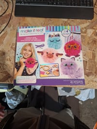 Set de creat jucării din pluș cu ciucuri Make It Real Cuddle Mob – 4 figurine, 36 de accesorii, joc creativ de bricolaj pentru fete 4