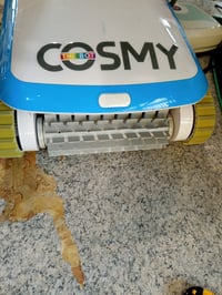 Robot de curățare pentru piscină BWT Cosmy 150 - curăță fundul, pereții și linia apei, pentru piscine de până la 10 m, potrivit pentru toate formele de piscină, ușor și 7