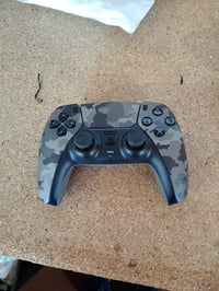 Bezdrôtový ovládač PlayStation DualSense Grey Camo — chybný, čiastočne funkčný: pravé smerové tlačidlo nereaguje (stav: pozri 2. obrázok) 2