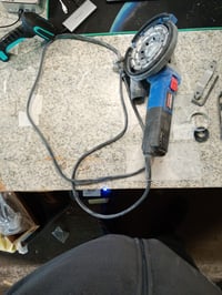 HERZO 1400W Betónová brúska Uhlová brúska 125 mm s diamantovým brúsnym kotúčom a odsávacím krytom, nastaviteľné otáčky, použitá 3