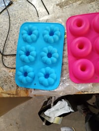Set 2 forme de copt gogoși din silicon BGOBTY – Tavă pentru 6 gogoși în formă de inimă, petală și cerc, antiaderentă, pentru prăjituri și 7