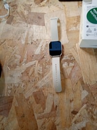 Xiaomi Redmi Watch 5 Lite pametni sat u zlatnoj boji, moderan — neispravan, za dijelove: nakon punjenja se neprestano ponovno pokreće (stanje: vidi 2. sliku) 2