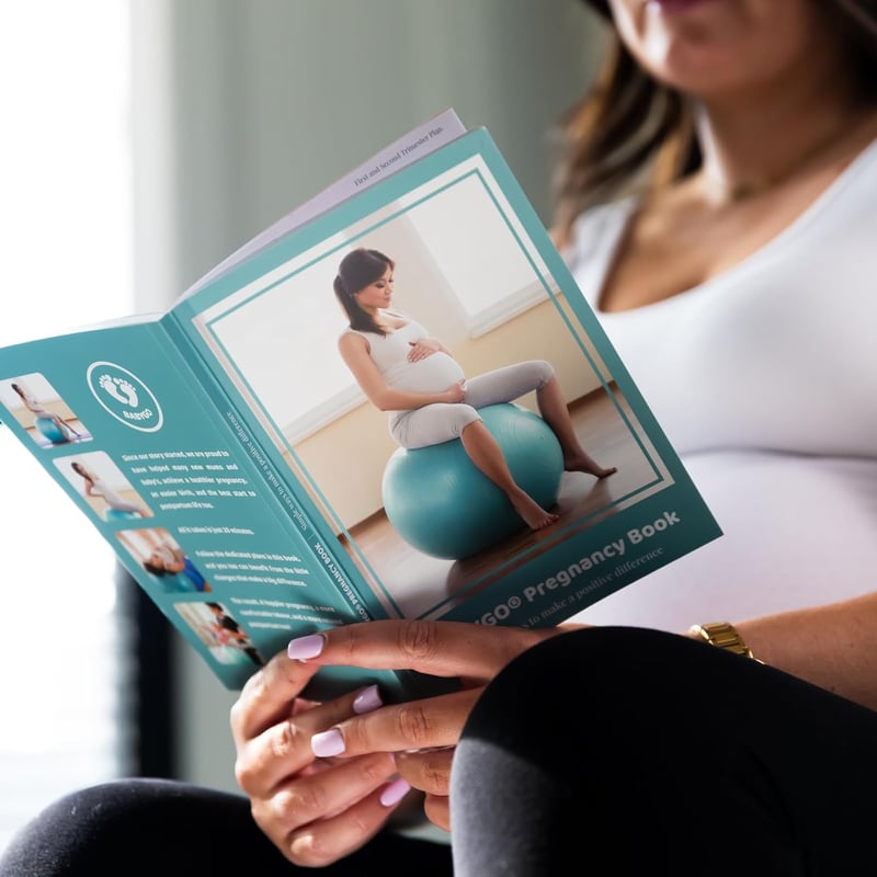 BABYGO Türkiz Fitness Labda Várandósoknak 65cm - Irodai és Jógahasználatra, Könyvvel