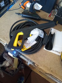 Aparat de spălat cu presiune Stanley SXPW24B cu apă rece, 2400 W, 170 bar, 500 l/h, utilizat, pentru suprafețe exterioare și autoturisme, cu recipient pentru spumă și tambur pentru furtun 3