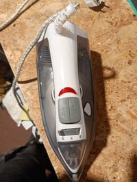 YASHE Gőzvasaló 2300W, Tapadásmentes Talp, 300 ml Víztartály, 25 g/min Gőzteljesítmény, Öntisztító — használt (állapot: lásd a 2. képet) 3