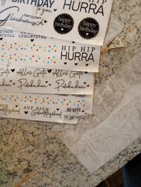 FloraVigo Autocolant Rub On A5 19x14 cm, Decorațiune cu mesaj pentru zi de naștere, pentru mobilă — colțurile autocolantului sunt ușor deteriorate (stare: vezi a doua fotografie) 2