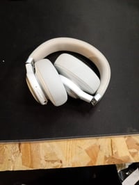 JBL Live 770 NC Bluetooth Over-Ear Fejhallgató Adaptív Zajszűrővel, 65 Óra Akkumulátorral — töltőkábel nélkül (állapot: lásd a 2. képet) 2