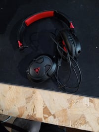 Turtle Beach Recon 50 gamer fejhallgató mikrofonnal, PC/PS4/PS5/Xbox — hibás, alkatrésznek: törött bal füles (állapot: lásd a 2. képet) 2