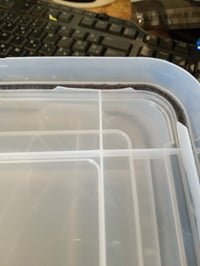 Súprava vzduchotesných úložných boxov IRIS Ohyama AT-L, 4 ks x 50 l, čierna — Vnútorné plastové úchytky na vekách sú zlomené (stav: pozri 2. obrázok) 2