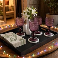 Set za useljenje: drveni pladanj + 4 čaše za vino + 3 podmetača + LED lampice + 25 salveta 1