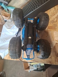 Monster Jam Megalodon Storm RC amfibius monster truck 1:15 méretarány, szárazföldön és vízen is — törött előlap (állapot: lásd a 2. képet) 7