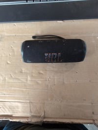 JBL Flip 6 hordozható Bluetooth hangszóró fekete, vízálló, 2 utas — hibás, alkatrésznek: nem kapcsol be (állapot: lásd a 2. képet) 2
