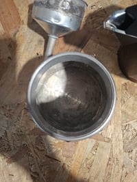 Bialetti Moka Express Stranger Things Kotyogós Kávéfőző 6 Csészés (270 ml) Zenélő Gombbal és USB-C Töltéssel Fekete 3