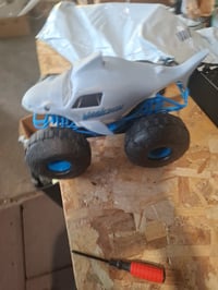 Monster Jam Megalodon Storm RC amfibius monster truck 1:15 méretarány, szárazföldön és vízen is — törött előlap (állapot: lásd a 2. képet) 6
