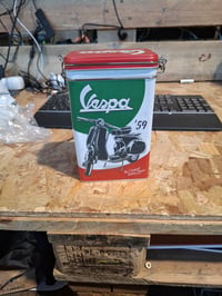 Cutie metalică pentru cafea Nostalgic-Art Vespa The Italian Classic Retro 1,3 l - Cu carcasă metalică îndoită, funcțională (stare: vezi a 2-a poză) 5