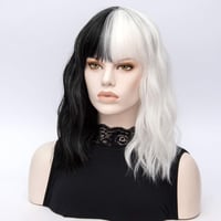 TANTAKO Fekete-Fehér Cosplay Paróka Szett - Hőálló Hullámos Műhaj Cruella Jelmezhez Piros Kesztyűvel, Gyöngy Nyaklánccal 5
