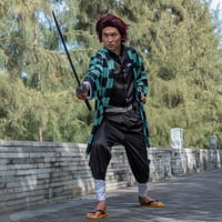 57 SPECIAL REPLICAS Demon Slayer Katana Fa Kard 105 cm - Tanjiro Kamado Bambusz Bokken Övvel és Állvánnyal - Anime Cosplay Kellék 8