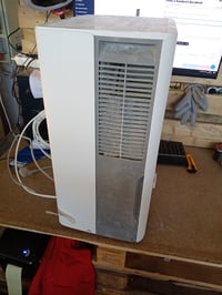 Odvlhčovač vzduchu Comfee MDDPE-50DEN7, výkon 50 l/deň, 6 l nádrž, pre plochu 116 m², biela farba, funkcia sušenia, 24-hodinový časovač, kolieska 2