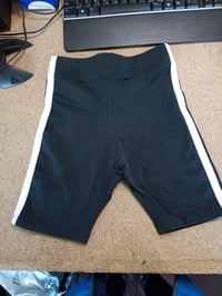 adidas Essentials Biker Tights lányoknak, fekete/fehér, 9-10 éves méret, rugalmas kerékpáros rövidnadrág gyerekeknek 2
