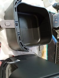 Teplovzdušná fritéza COSORI TurboBlaze XXL 6L, 9 v 1, DC – chybná, čiastočne funkčná: predná časť je prasknutá na dvoch miestach (stav: pozri 2. obrázok) 3