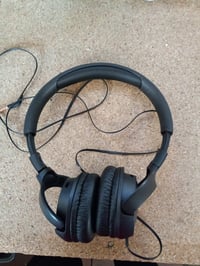 Căști on-ear cu fir JBL Tune 500 cu microfon integrat și telecomandă cu un singur buton, negru - utilizate 2