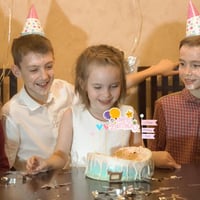 Koboko Szülinapi Tortadísz Szett - Rózsaszín Happy Birthday Felirattal, Szívecskés Zászlókkal - Fiúknak és Lányoknak - Gyerek Születésnapi T 4