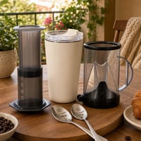 Kávový rituál na cesty: kávovar + termoska 380 ml + dávkovač + 2× lyžička 1