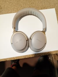 Slúchadlá Bose QuietComfort Ultra s potlačením hluku, priestorovým zvukom, 24-hodinovou výdržou batérie, piesková farba – Limited Edition – používané 2