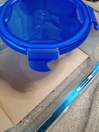 Set de 7 recipiente din sticlă Pyrex Cook & Go cu capace etanșe, dimensiuni diferite, potrivite pentru cuptor — o clapetă a capacului este ruptă (stare: vezi a 2-a fotografie) 2