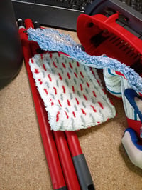 Set mop Vileda Ultramax 2in1 cu rezervă din microfibră și rezervă pentru gresie Tiles Care, cu mâner și găleată PowerPress, pachet Comfort 3